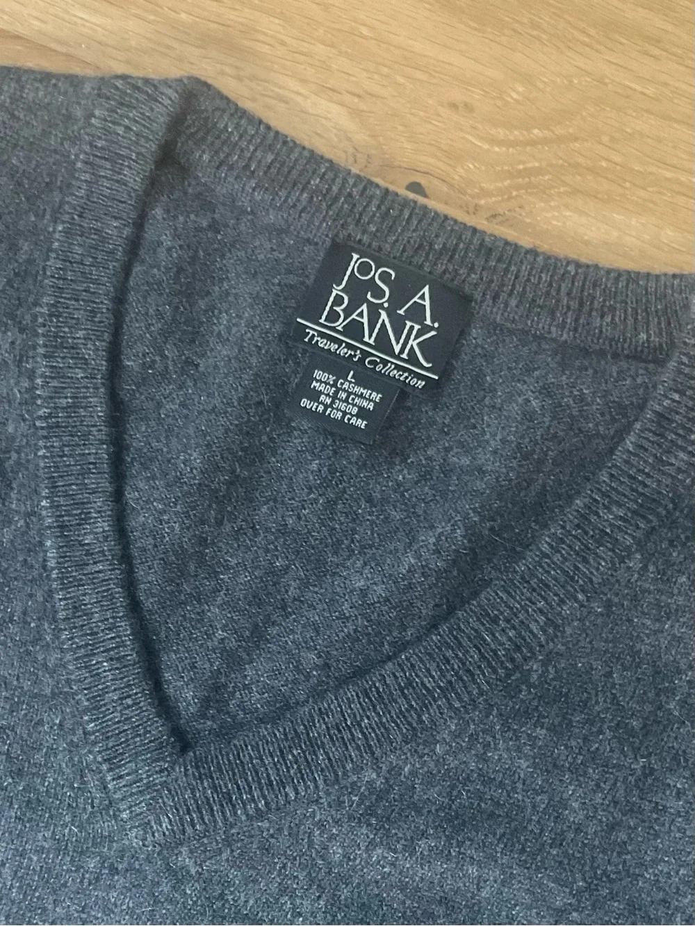 Jos A Bank Travelers Collection 100% Cashmere V-Neck Sweater Charcoal Grey L Men